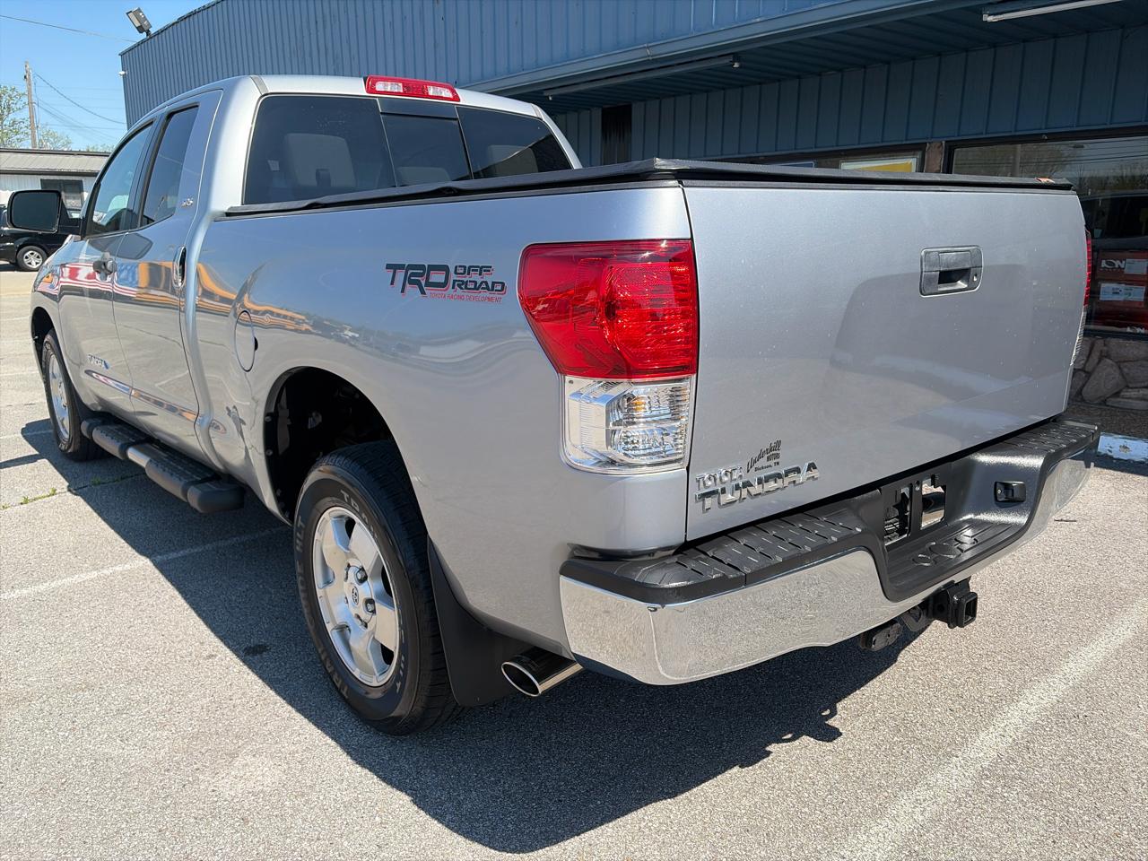 Toyota Tundra 2WD Double 164.6" 5.7L V8 SR5 (Natl 2010