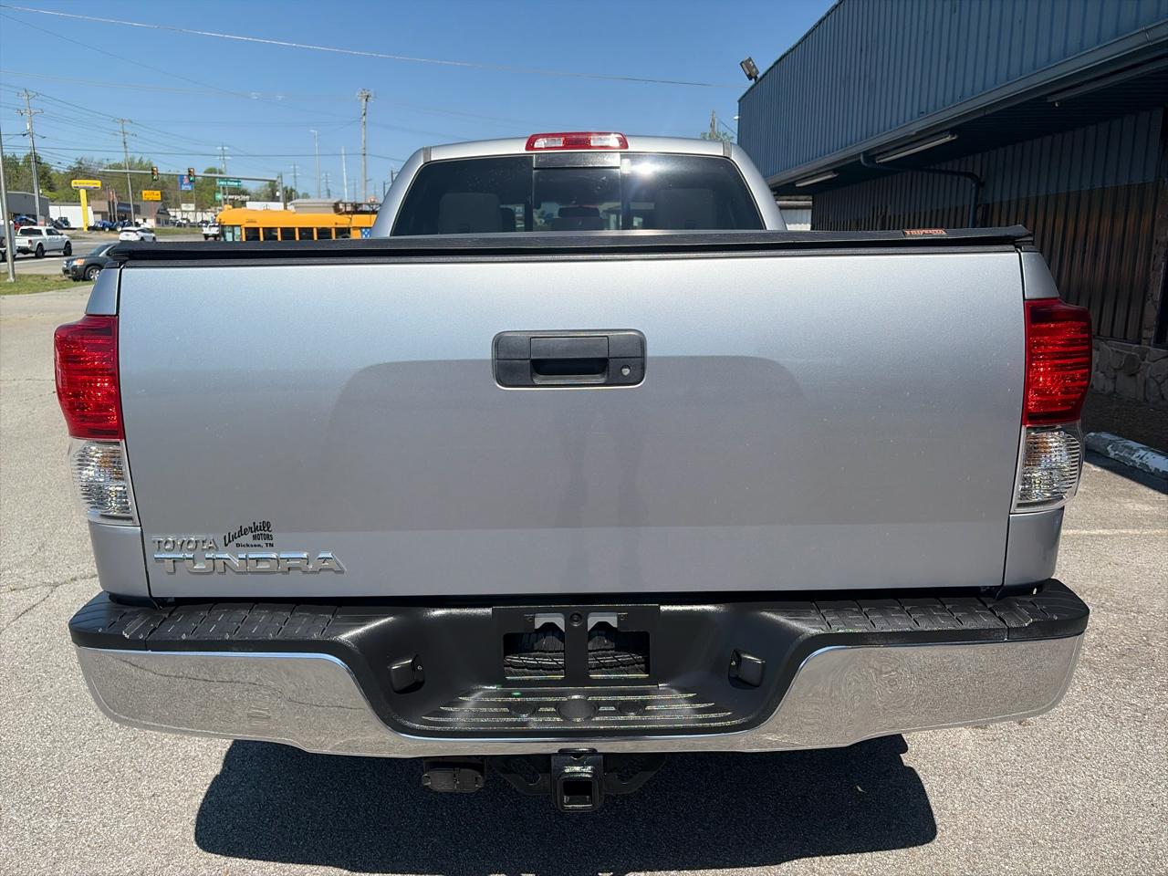 Toyota Tundra 2WD Double 164.6" 5.7L V8 SR5 (Natl 2010