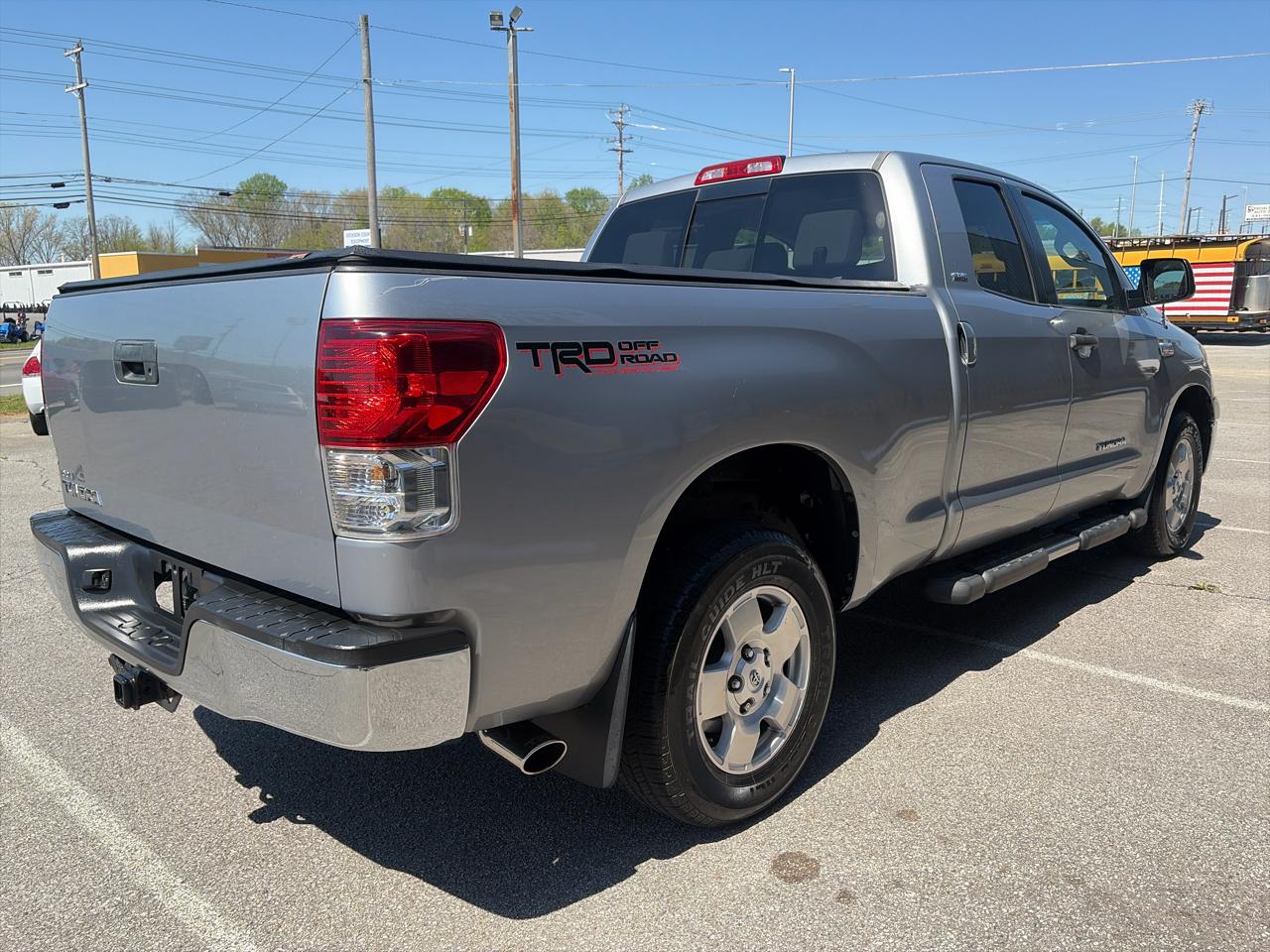 Toyota Tundra 2WD Double 164.6" 5.7L V8 SR5 (Natl 2010