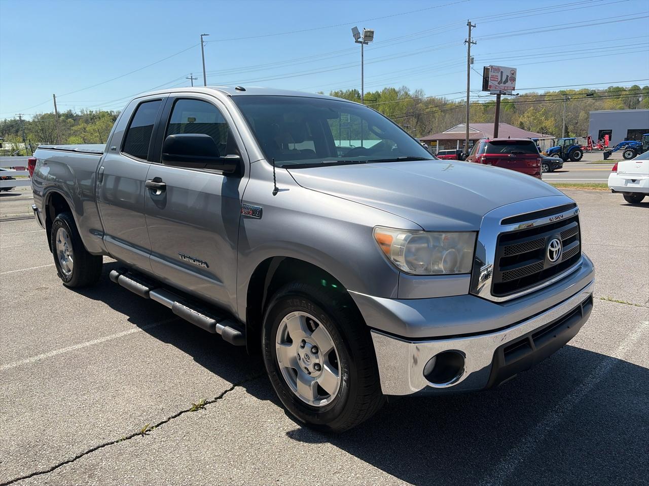 Toyota Tundra 2WD Double 164.6" 5.7L V8 SR5 (Natl 2010