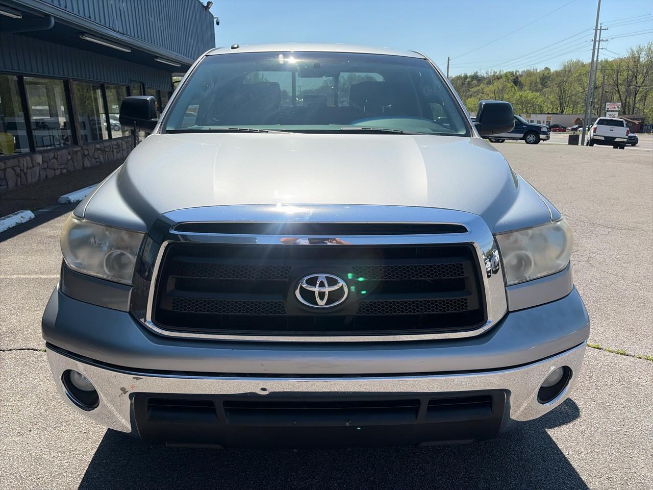 Toyota Tundra 2WD Double 164.6" 5.7L V8 SR5 (Natl 2010