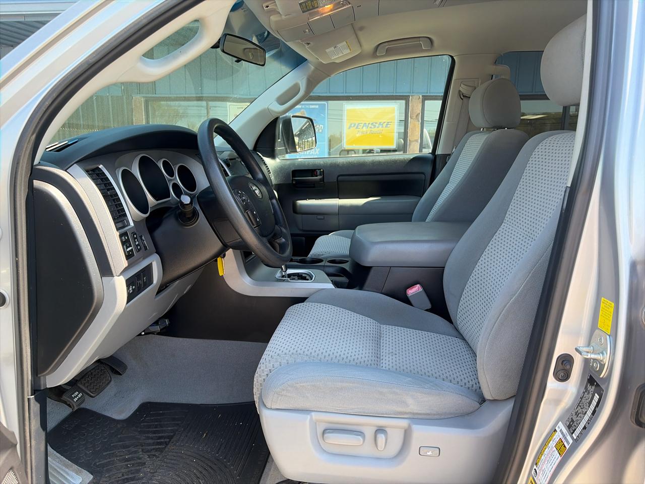 Toyota Tundra 2WD Double 164.6" 5.7L V8 SR5 (Natl 2010