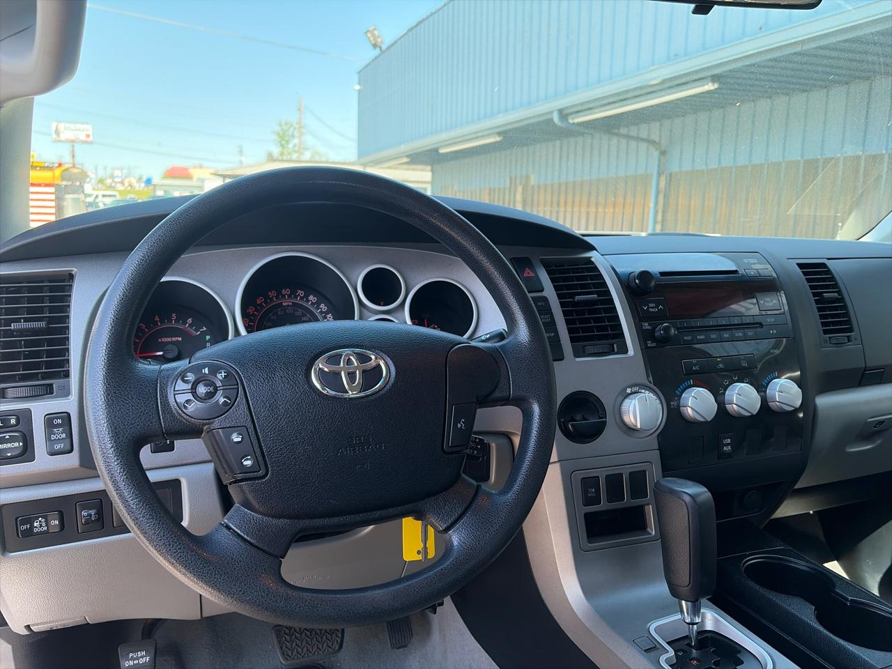 Toyota Tundra 2WD Double 164.6" 5.7L V8 SR5 (Natl 2010