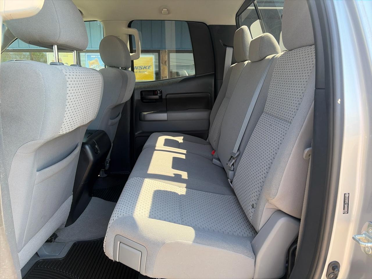 Toyota Tundra 2WD Double 164.6" 5.7L V8 SR5 (Natl 2010