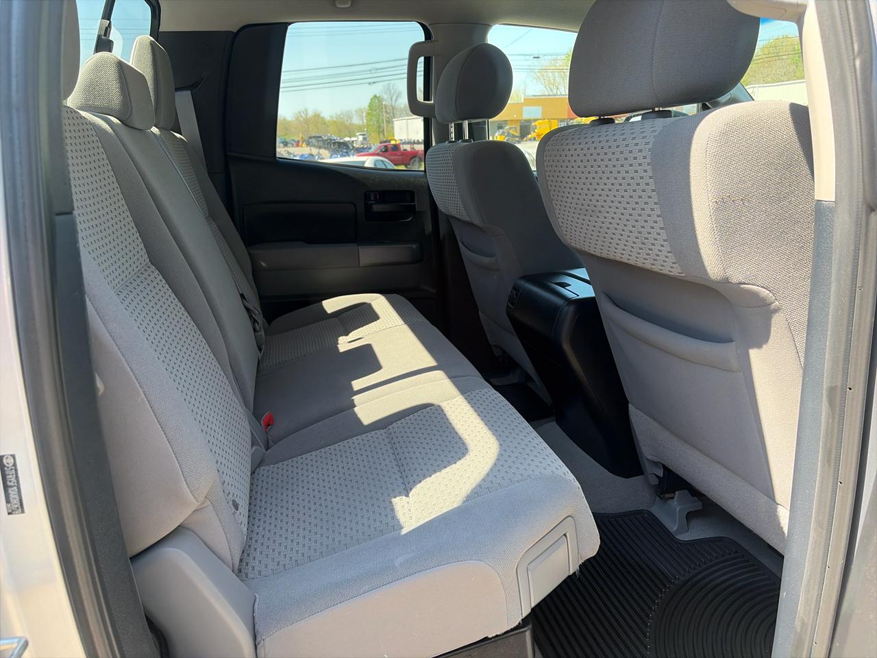 Toyota Tundra 2WD Double 164.6" 5.7L V8 SR5 (Natl 2010