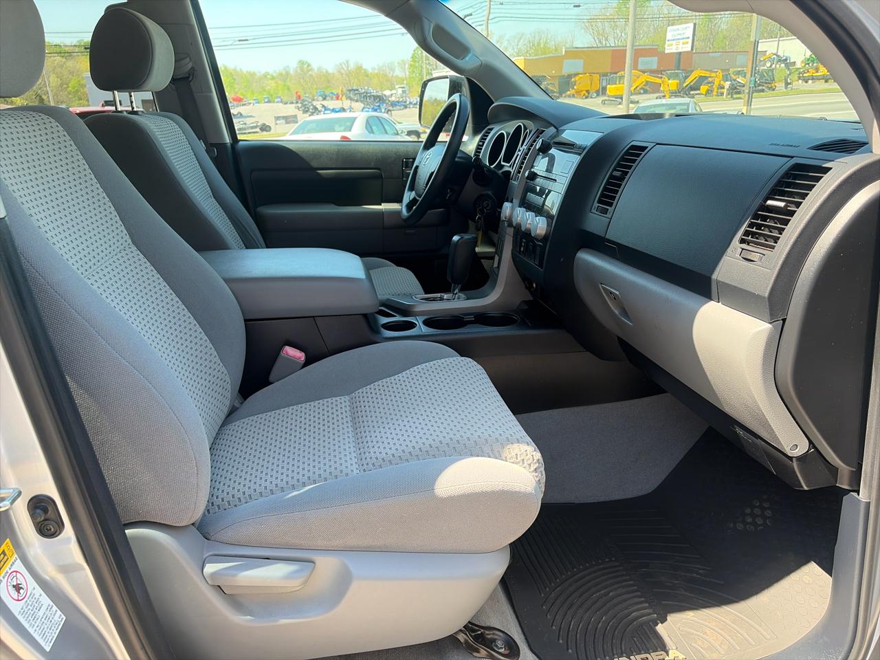 Toyota Tundra 2WD Double 164.6" 5.7L V8 SR5 (Natl 2010