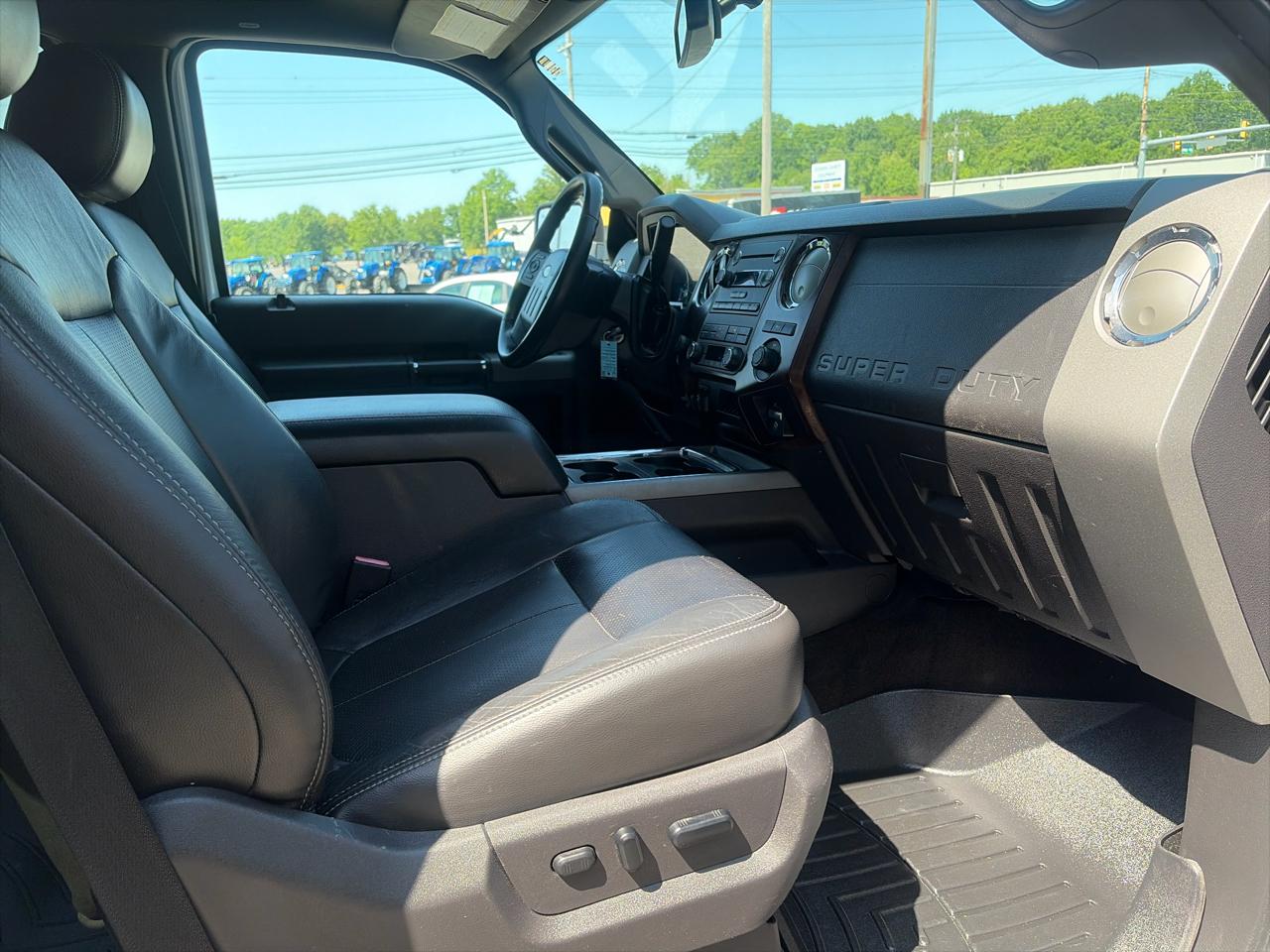 Ford F-350 SD Lariat Crew Cab 4WD 2012