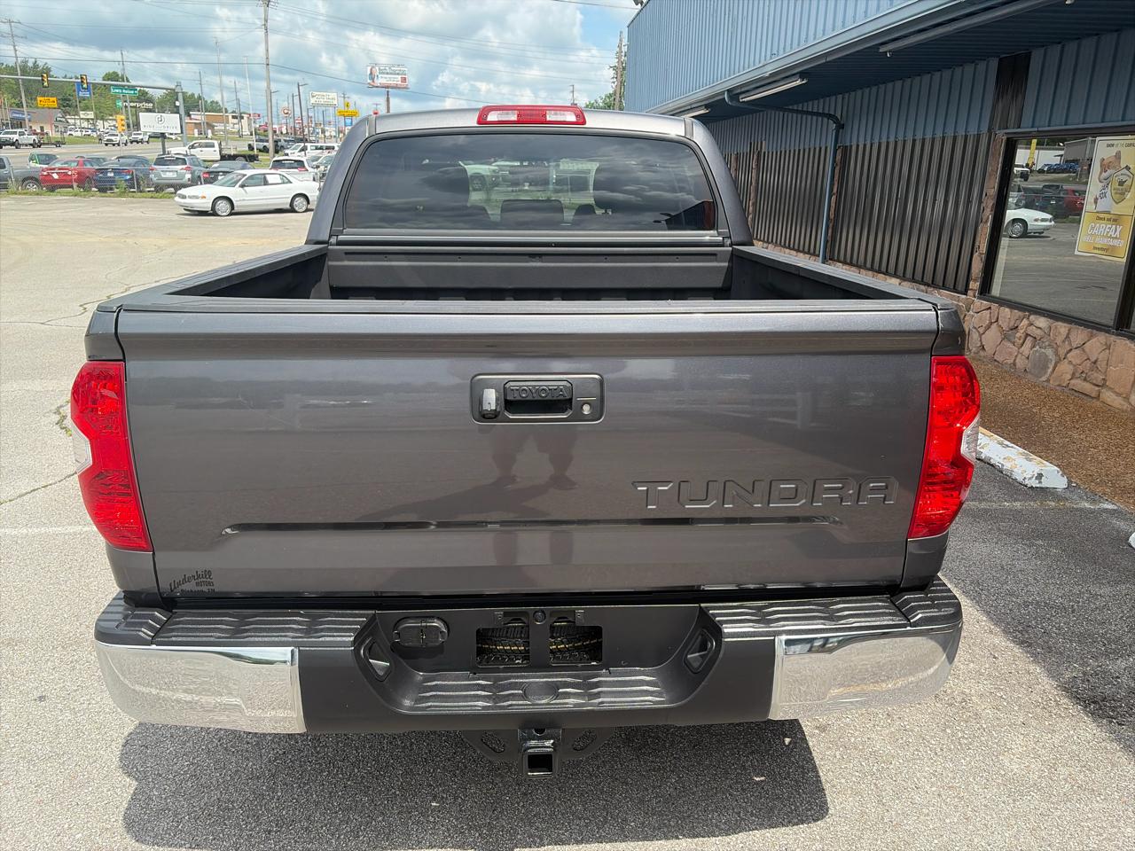 Toyota Tundra SR5 4.6L V8 CrewMax 2WD 2017