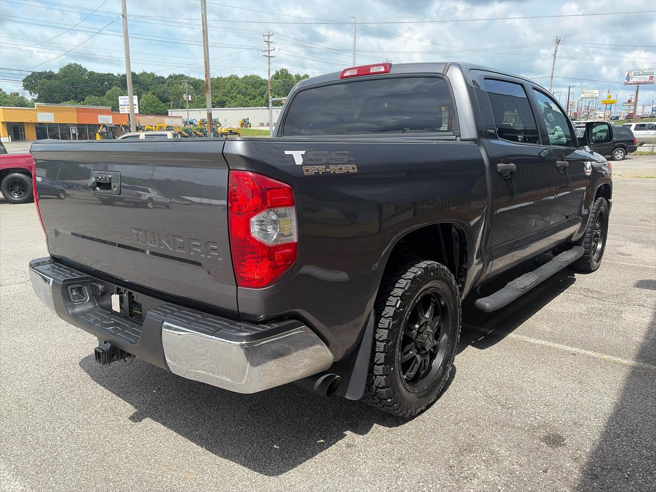 Toyota Tundra SR5 4.6L V8 CrewMax 2WD 2017