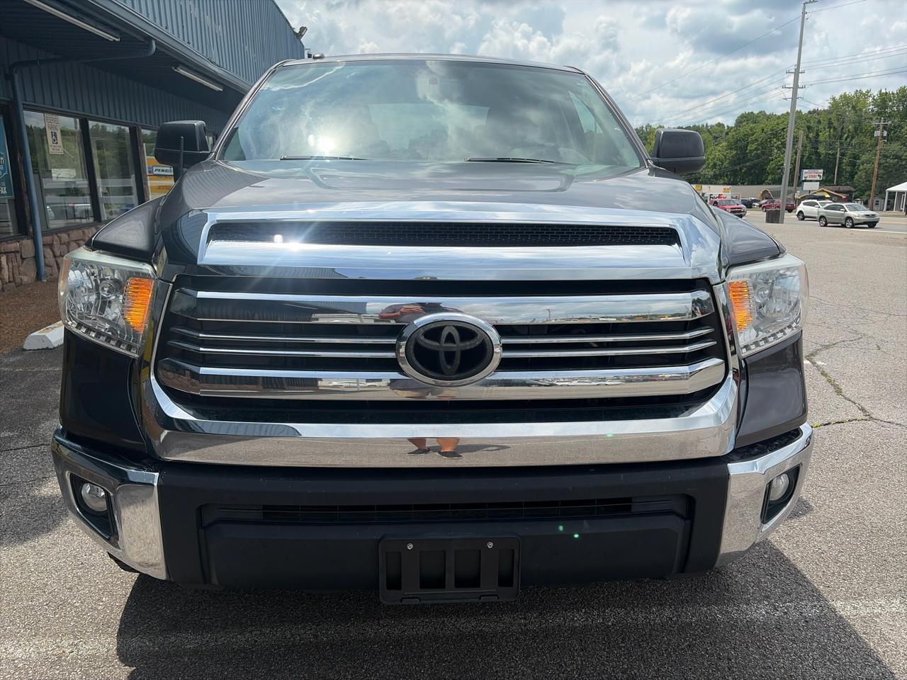 Toyota Tundra SR5 4.6L V8 CrewMax 2WD 2017