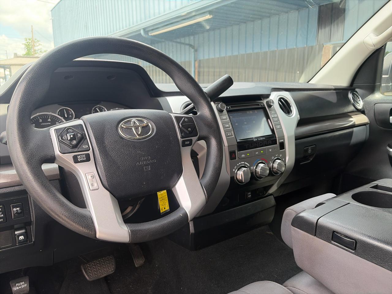 Toyota Tundra SR5 4.6L V8 CrewMax 2WD 2017