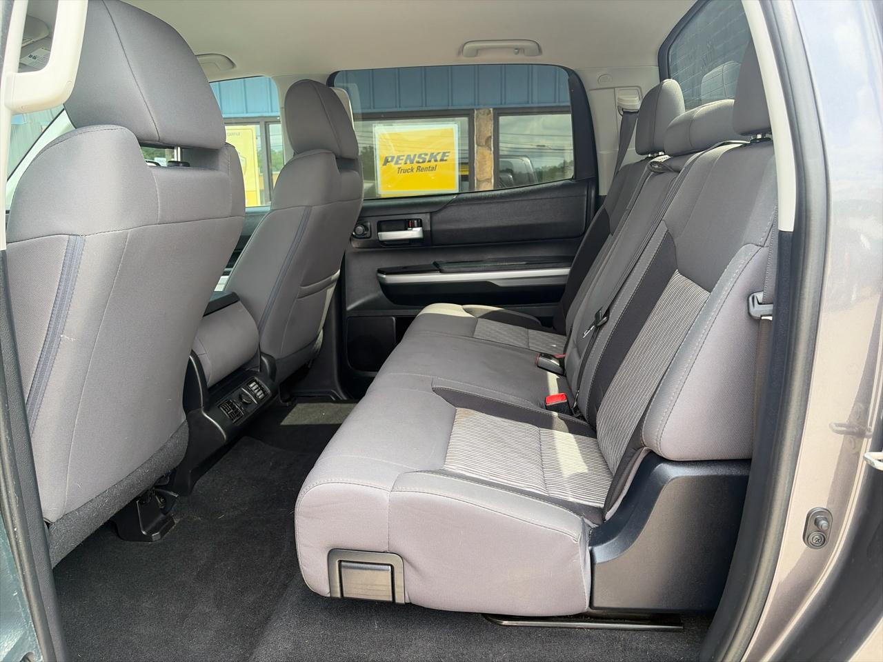 Toyota Tundra SR5 4.6L V8 CrewMax 2WD 2017