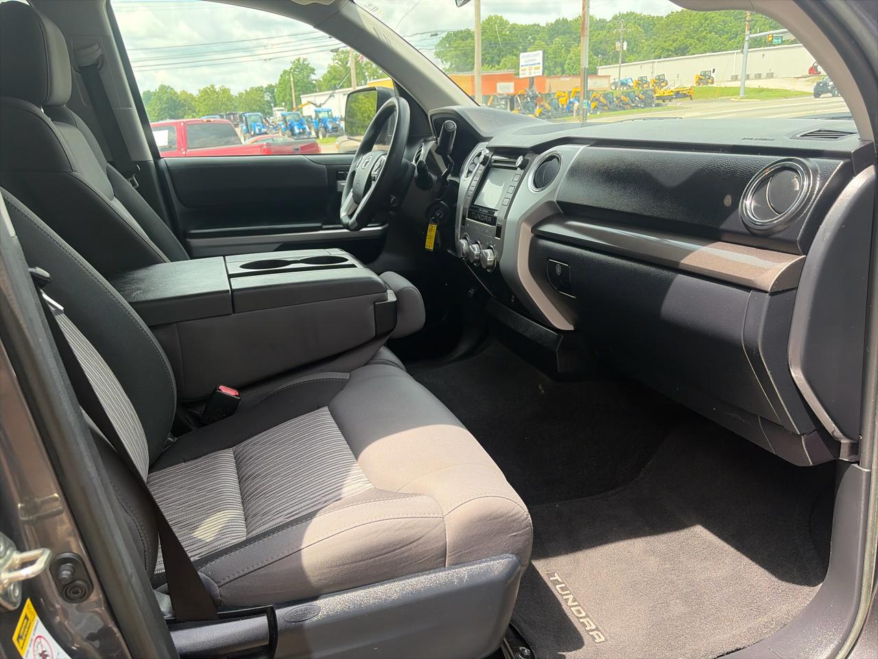 Toyota Tundra SR5 4.6L V8 CrewMax 2WD 2017