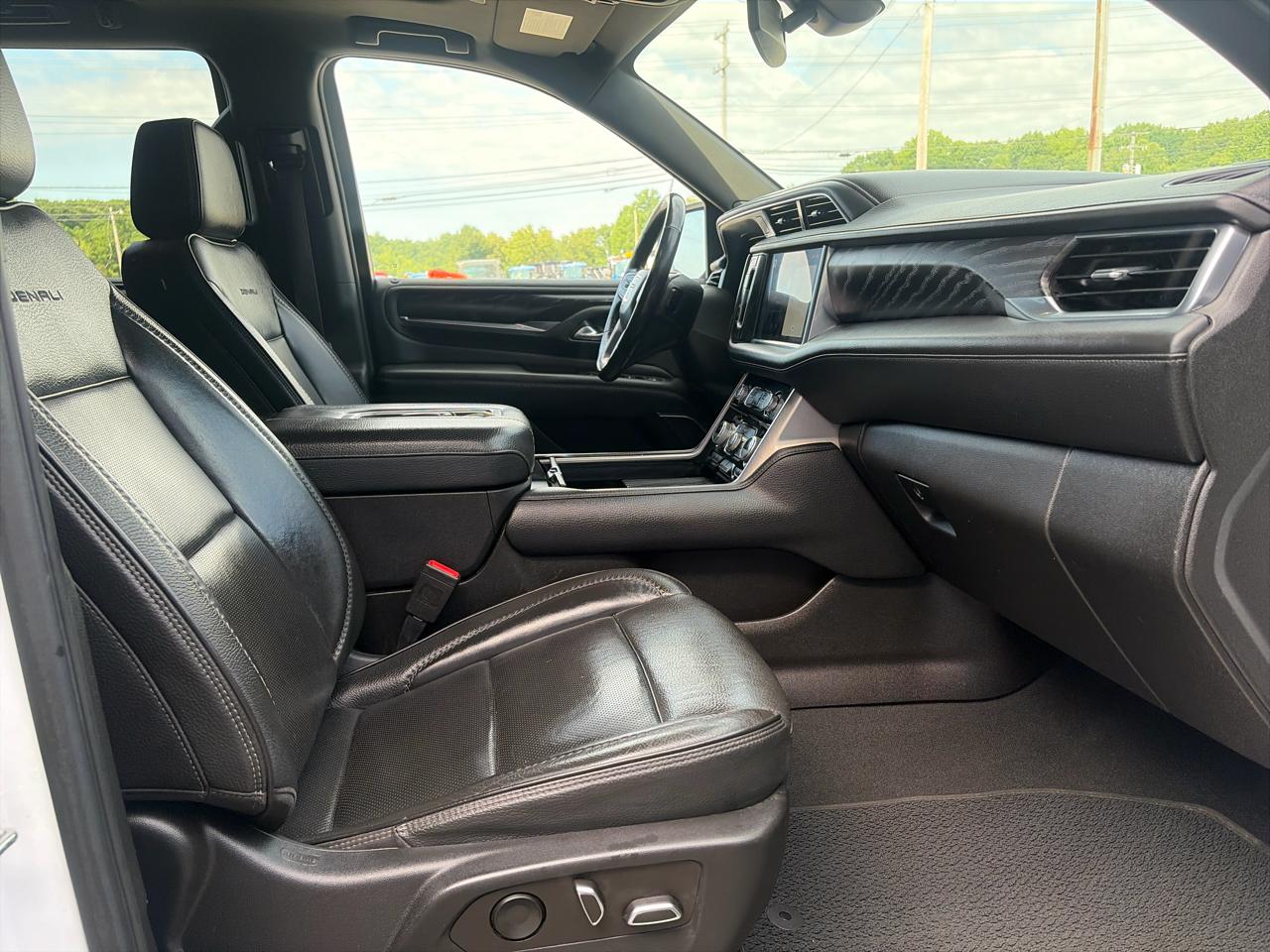 GMC Yukon Denali 4WD 2022
