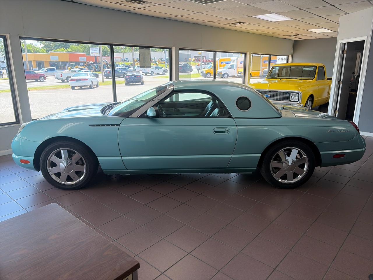 Ford Thunderbird Deluxe 2002