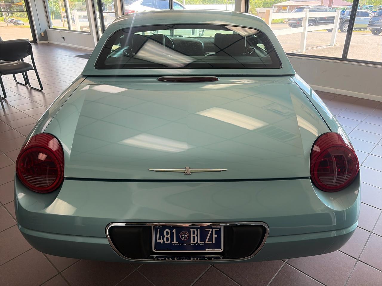 Ford Thunderbird Deluxe 2002