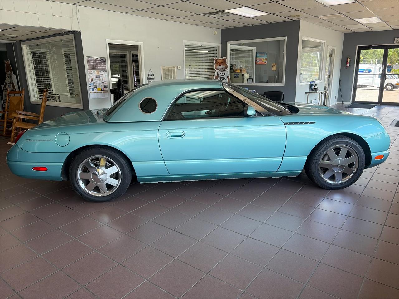 Ford Thunderbird Deluxe 2002