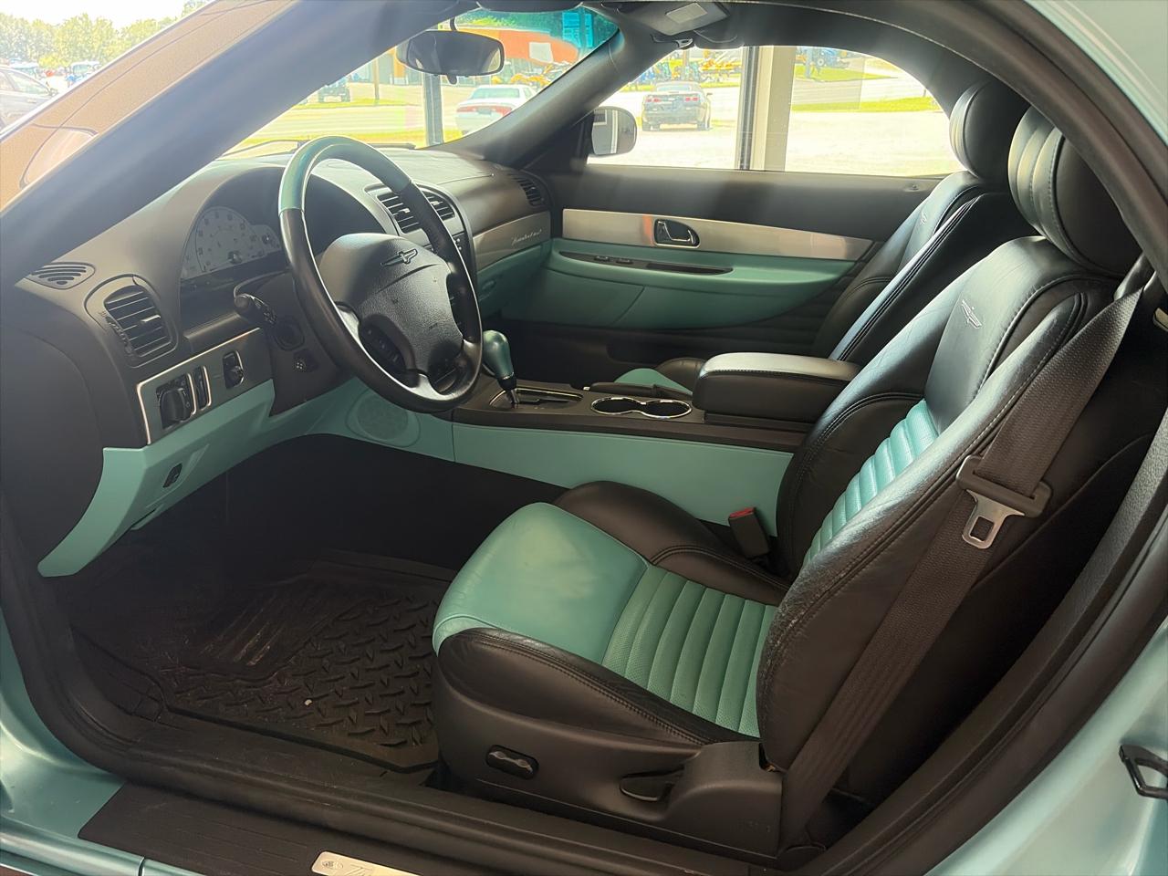 Ford Thunderbird Deluxe 2002