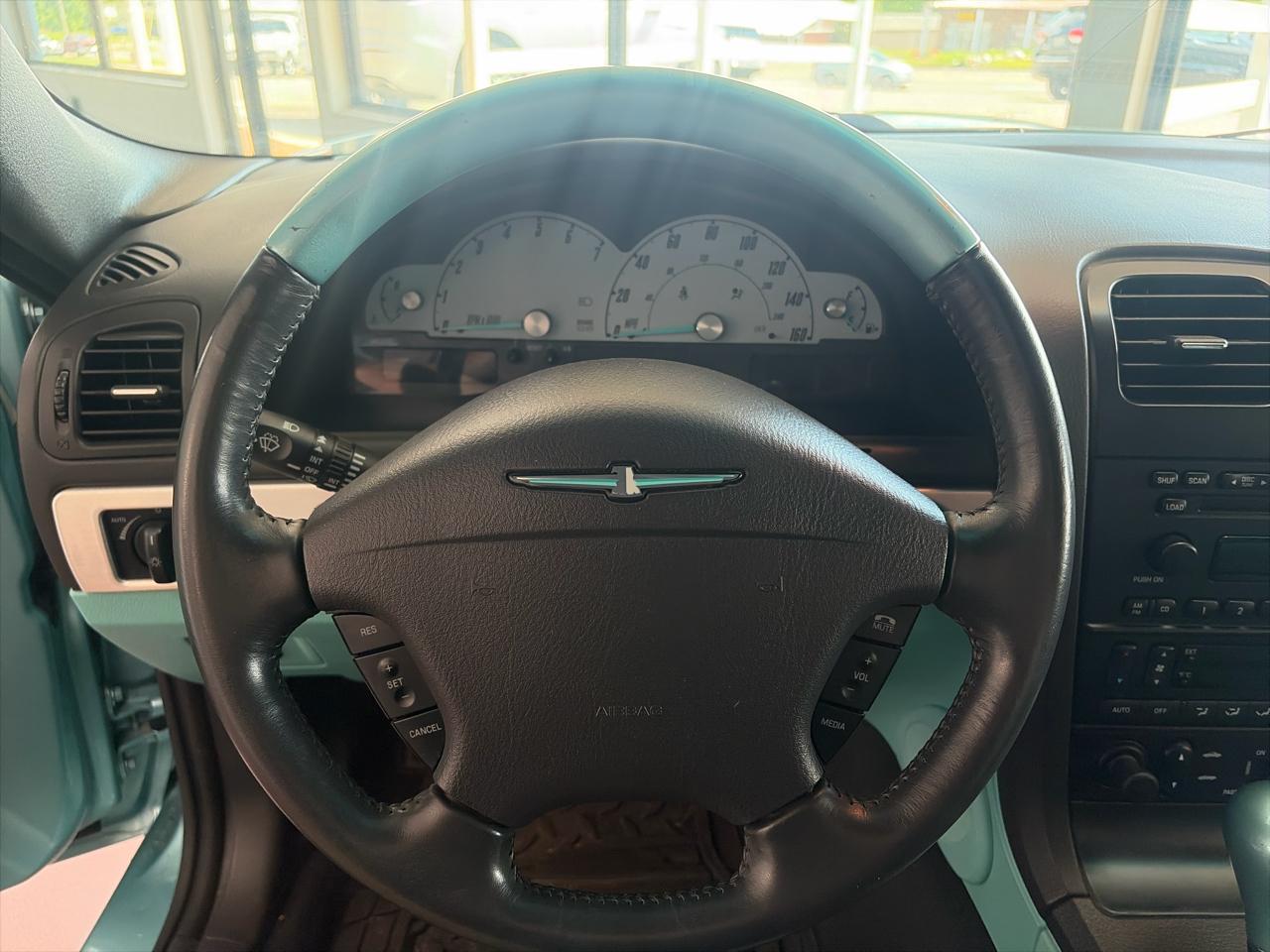 Ford Thunderbird Deluxe 2002