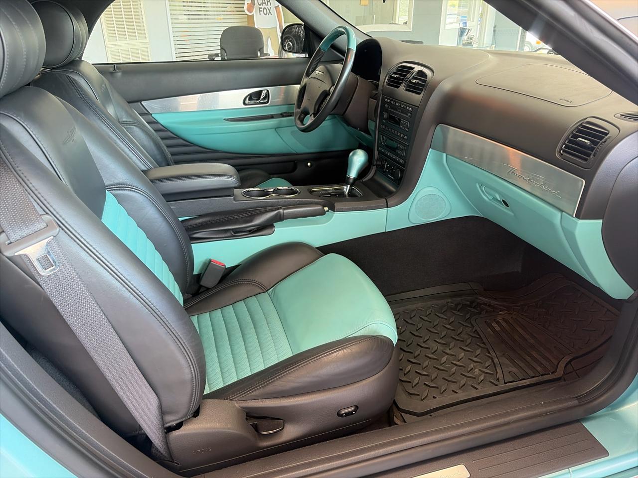 Ford Thunderbird Deluxe 2002
