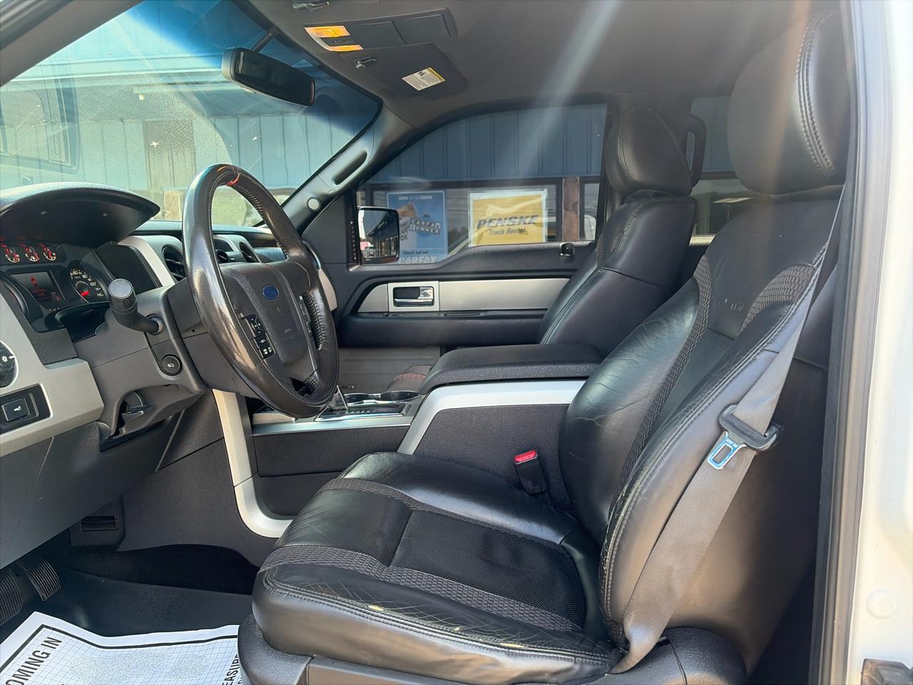Ford F-150 4WD SuperCrew 145" SVT Raptor 2011