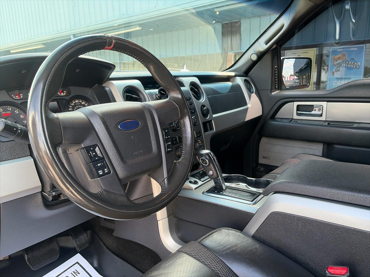 Ford F-150 4WD SuperCrew 145" SVT Raptor 2011