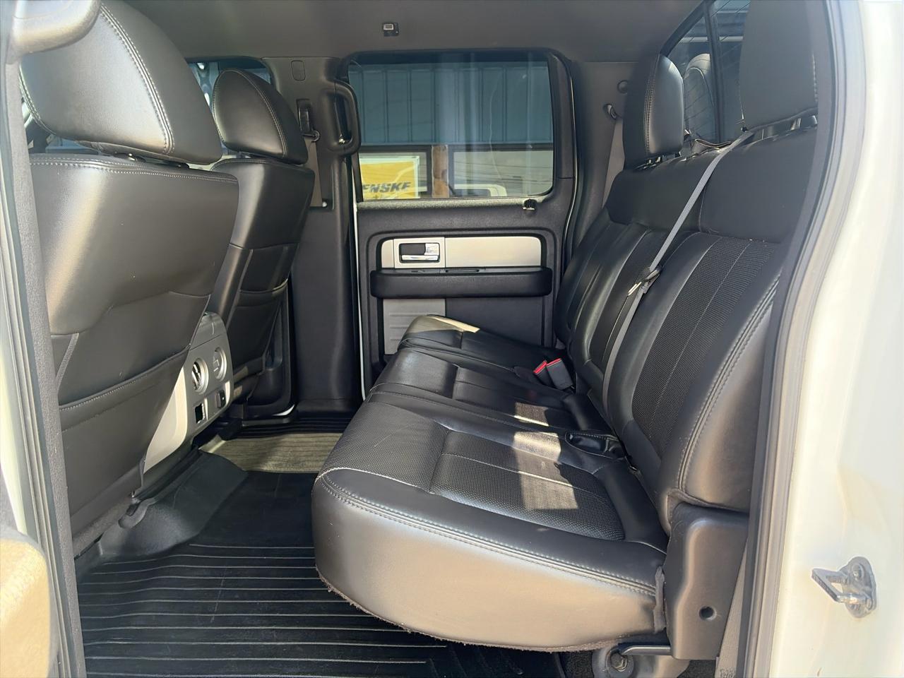 Ford F-150 4WD SuperCrew 145" SVT Raptor 2011