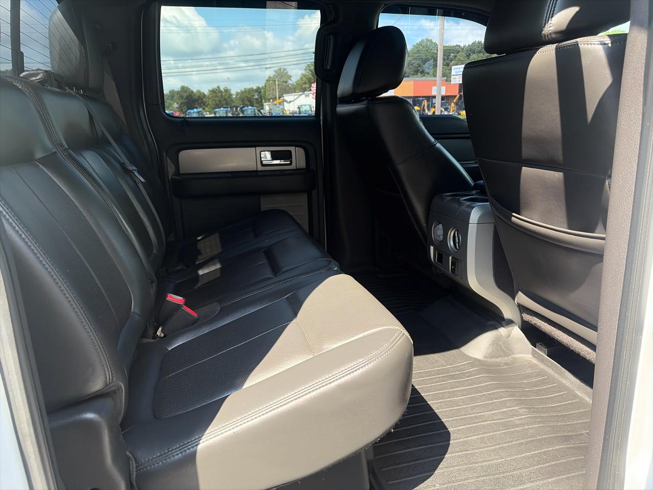 Ford F-150 4WD SuperCrew 145" SVT Raptor 2011