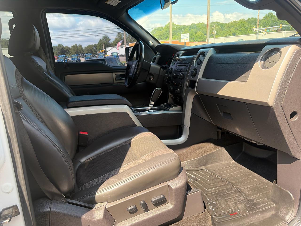 Ford F-150 4WD SuperCrew 145" SVT Raptor 2011