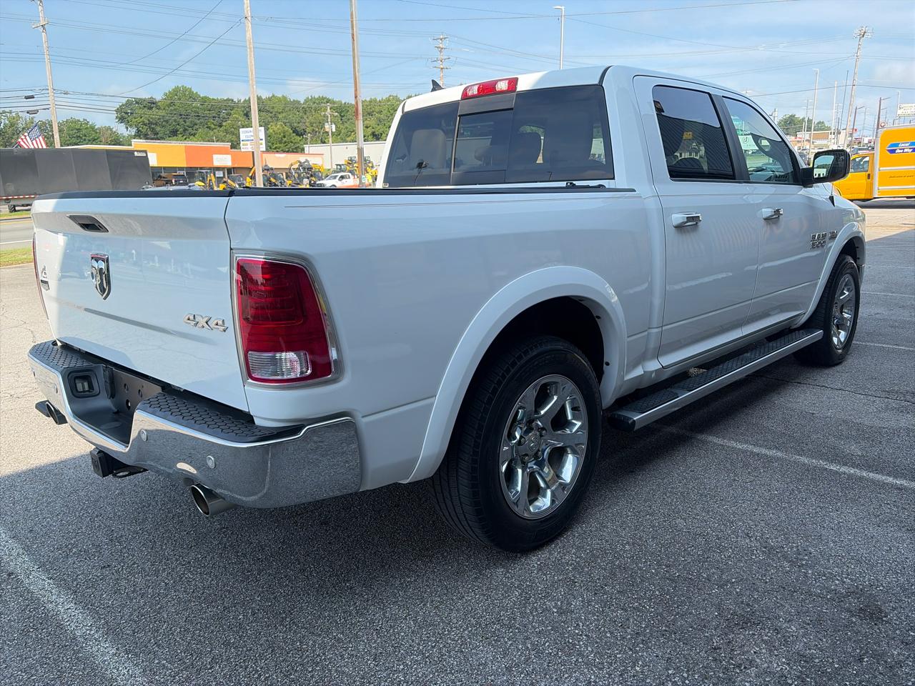 RAM 1500 Laramie Crew Cab SWB 4WD 2014