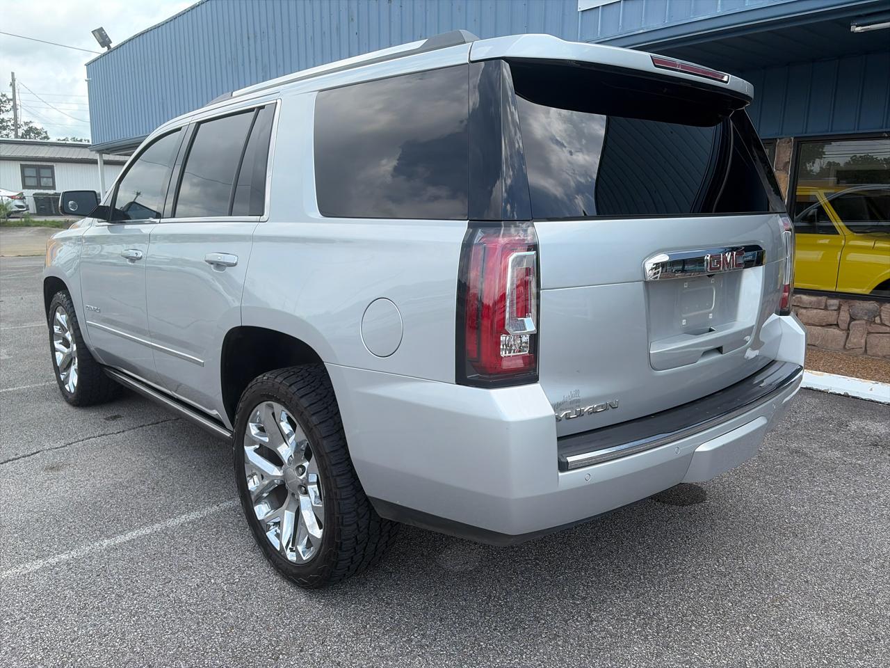 GMC Yukon Denali 4WD 2017