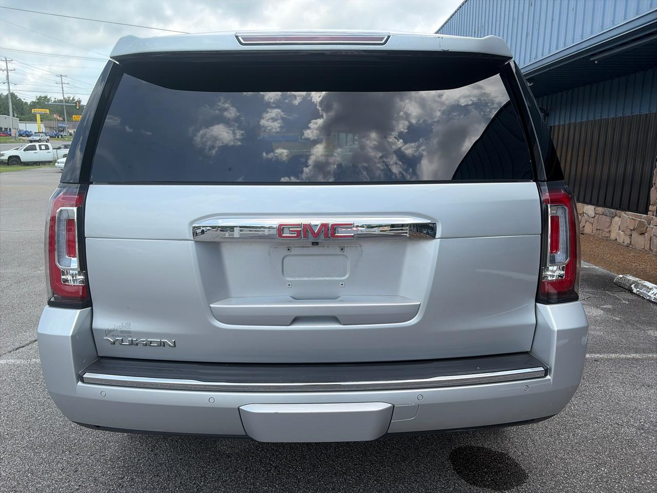 GMC Yukon Denali 4WD 2017
