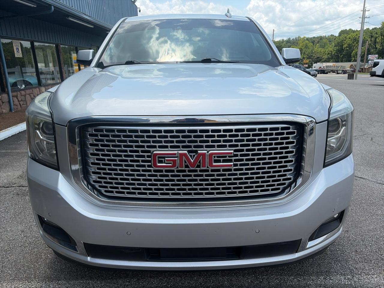 GMC Yukon Denali 4WD 2017