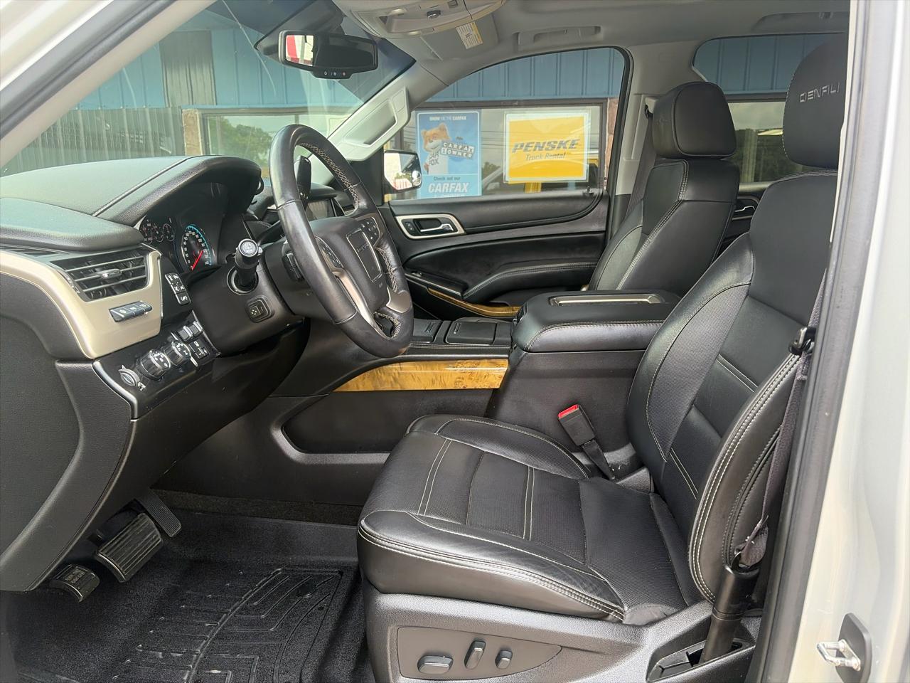 GMC Yukon Denali 4WD 2017