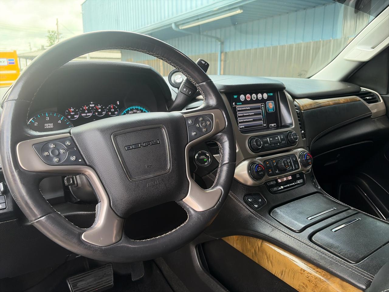 GMC Yukon Denali 4WD 2017