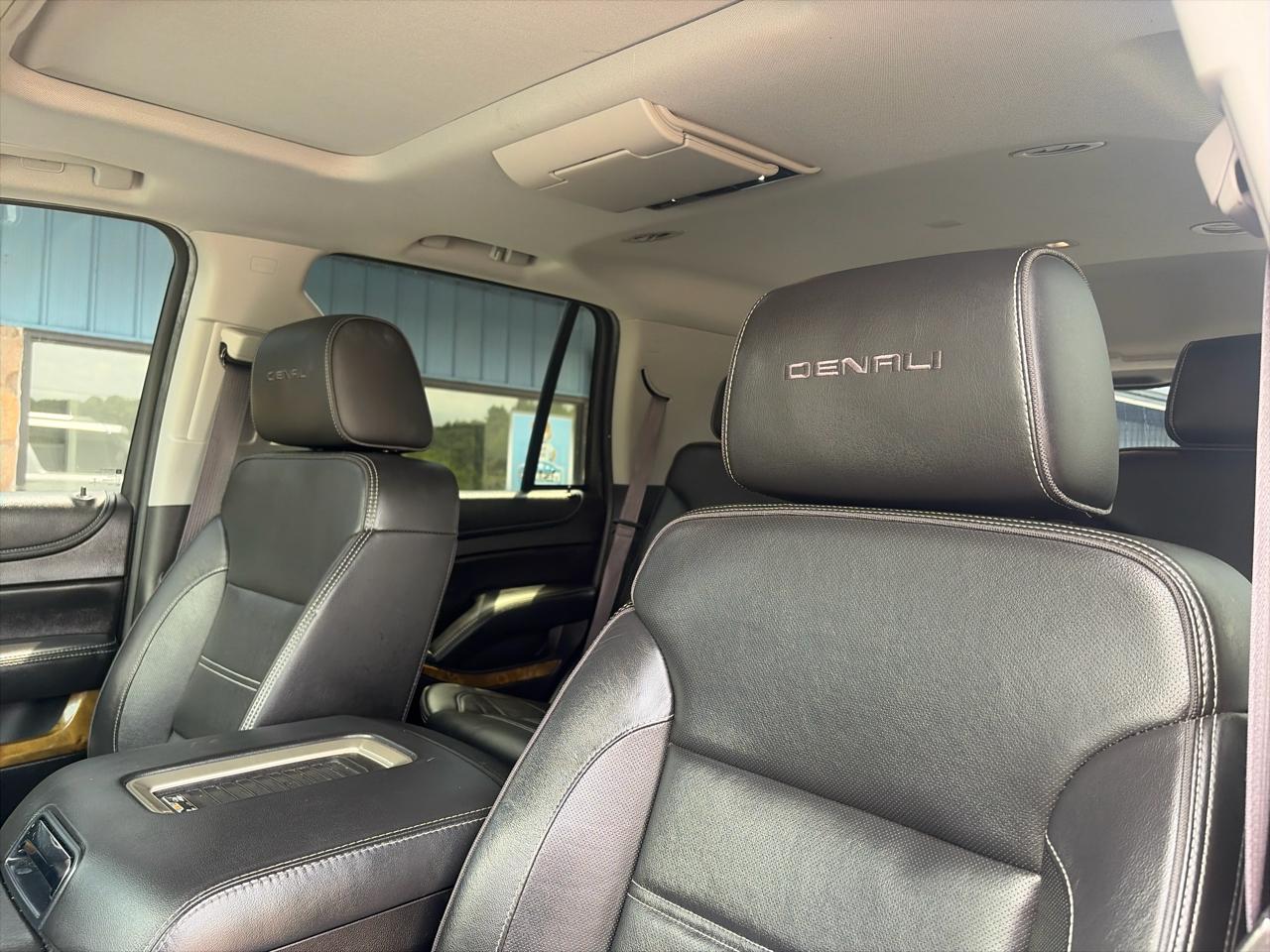 GMC Yukon Denali 4WD 2017
