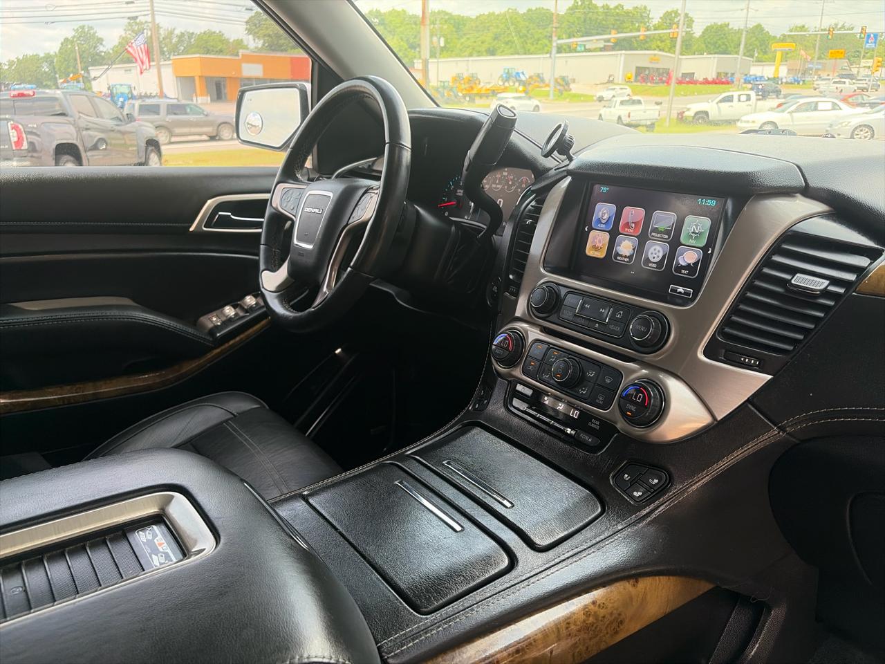 GMC Yukon Denali 4WD 2017