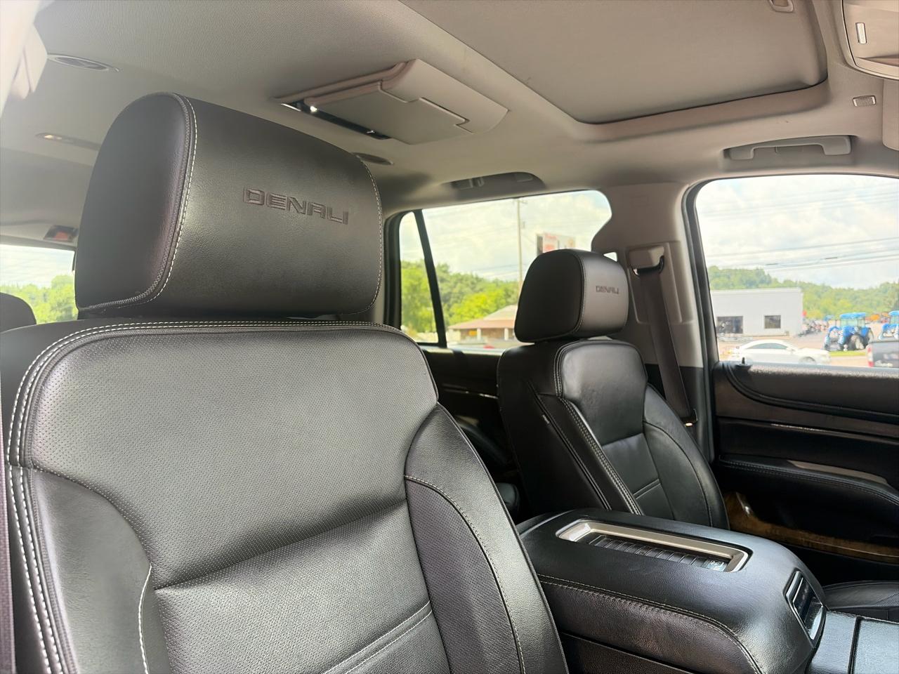 GMC Yukon Denali 4WD 2017