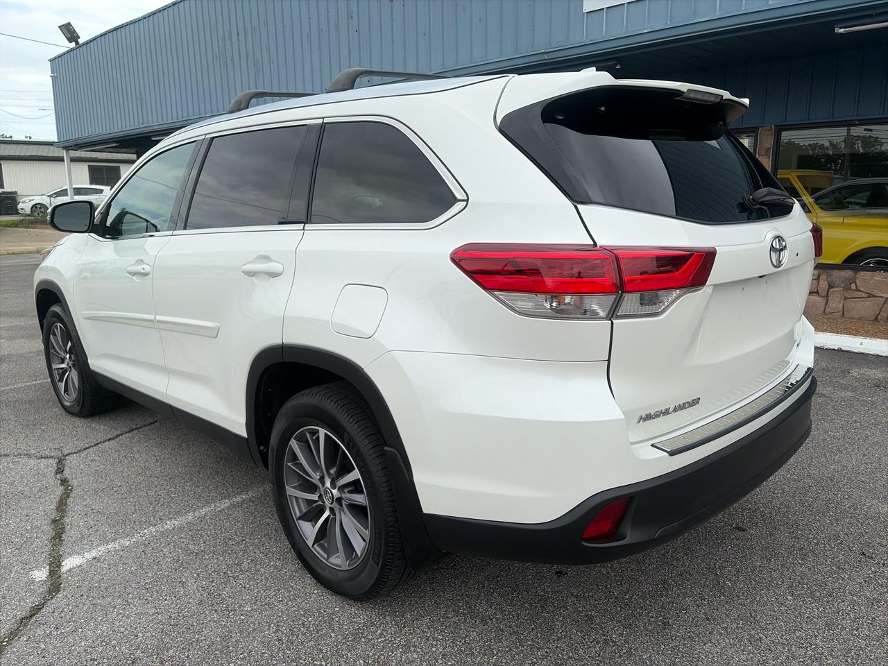 Toyota Highlander SE FWD V6 2019