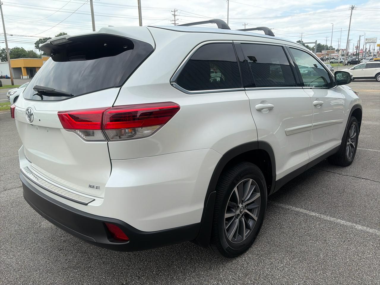 Toyota Highlander SE FWD V6 2019