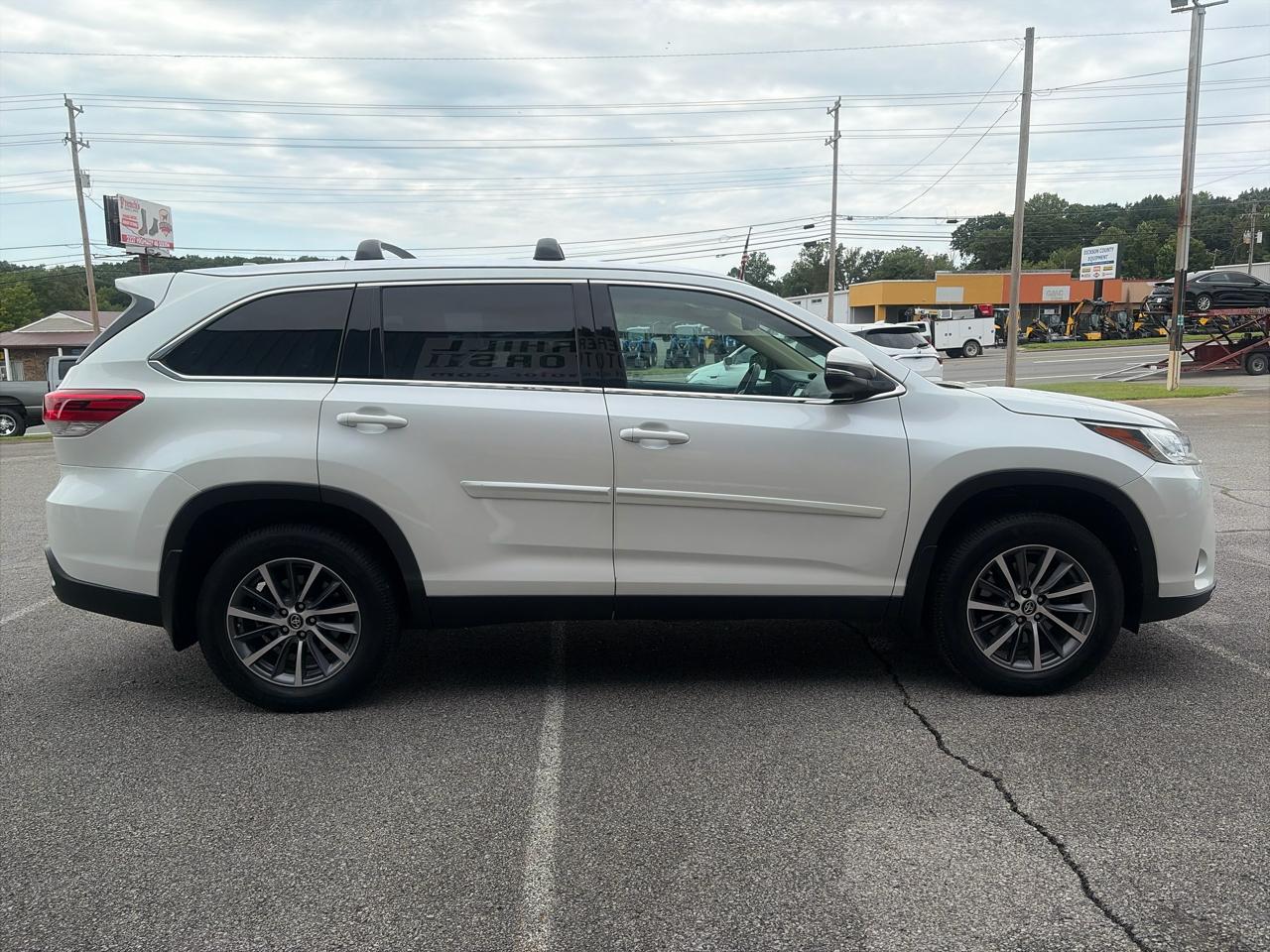 Toyota Highlander SE FWD V6 2019