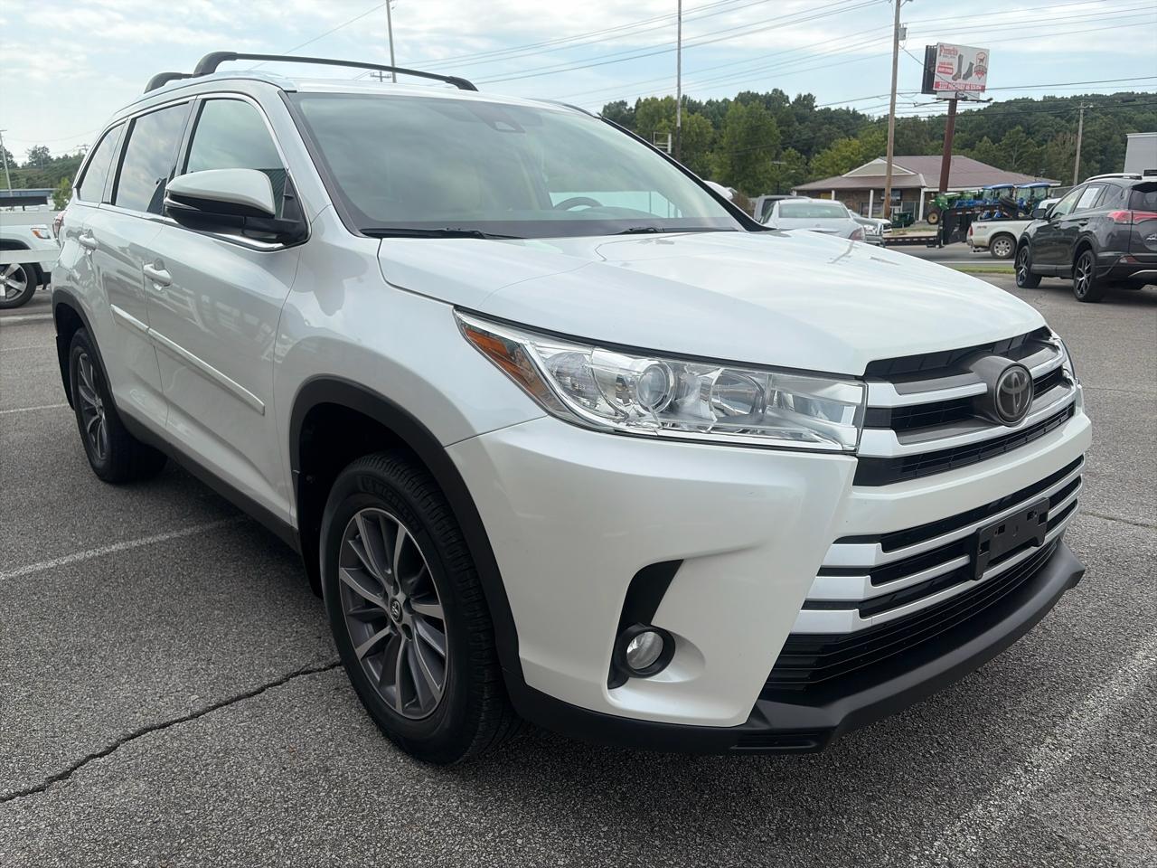 Toyota Highlander SE FWD V6 2019