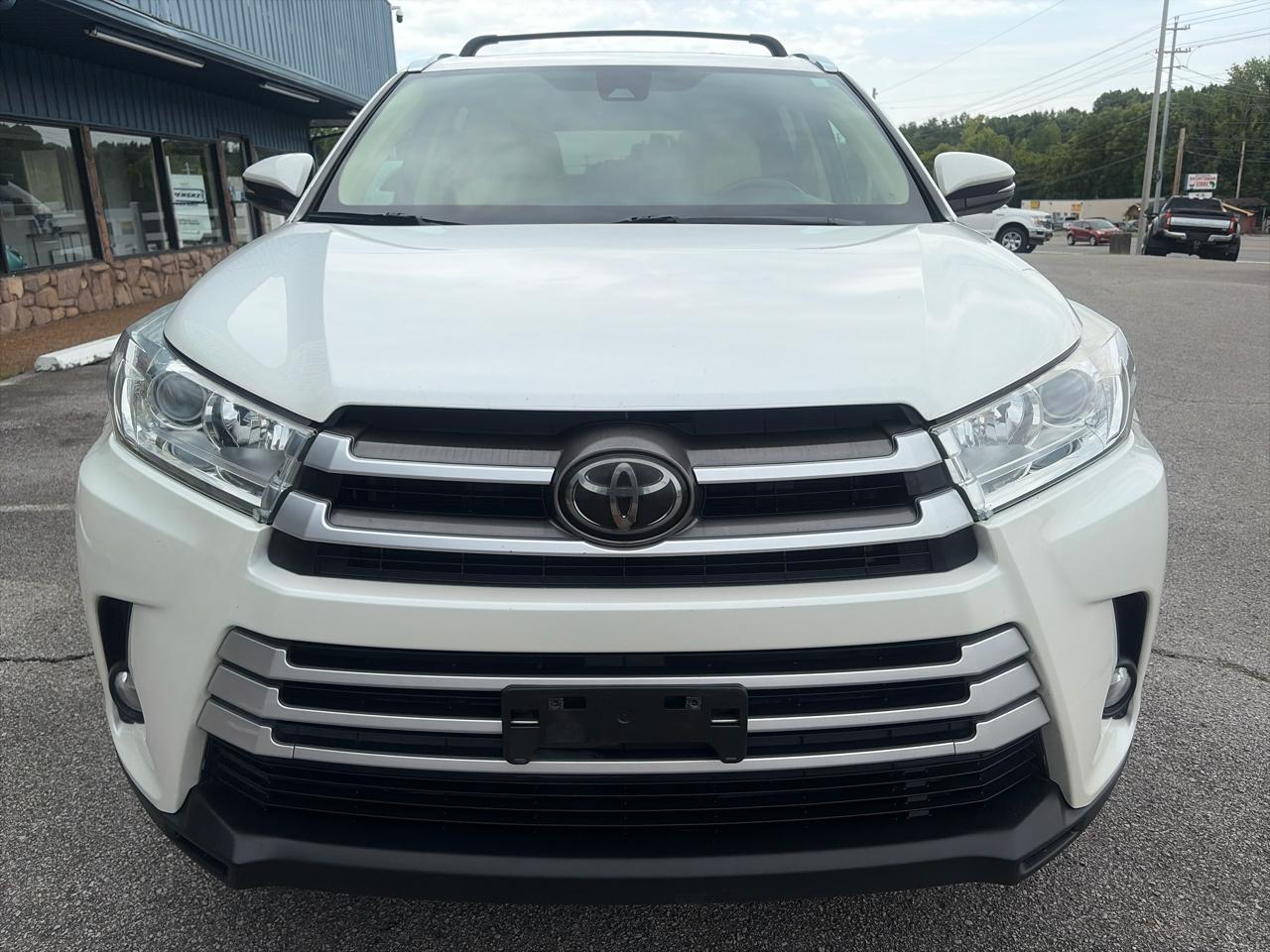 Toyota Highlander SE FWD V6 2019