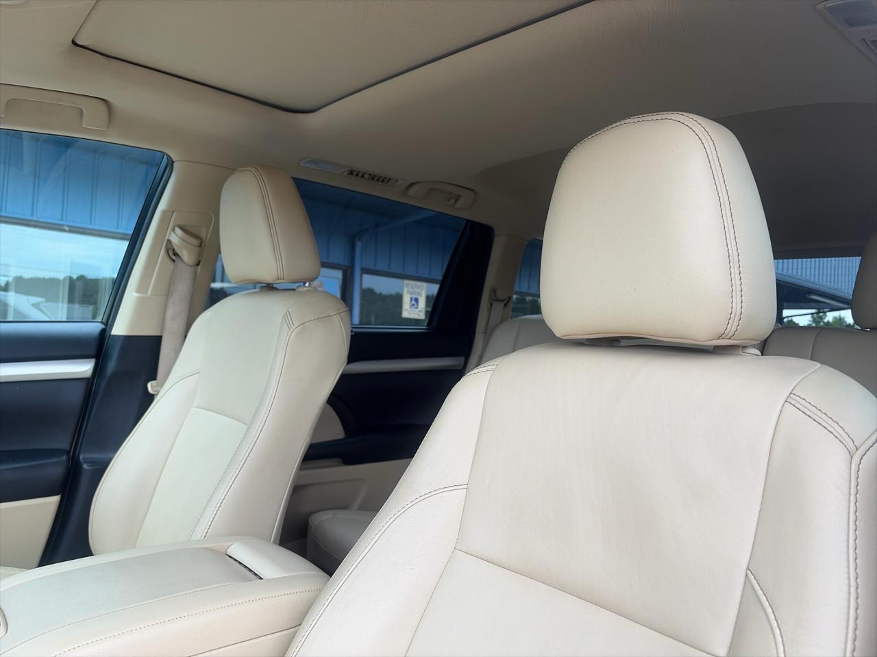 Toyota Highlander SE FWD V6 2019