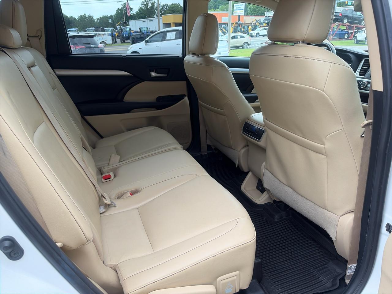 Toyota Highlander SE FWD V6 2019
