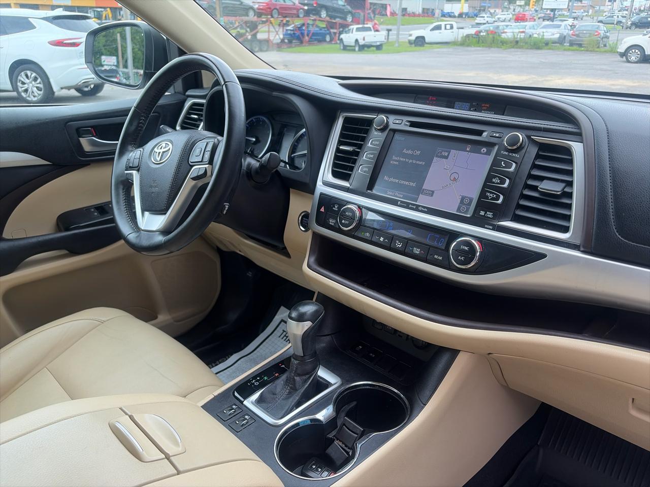Toyota Highlander SE FWD V6 2019