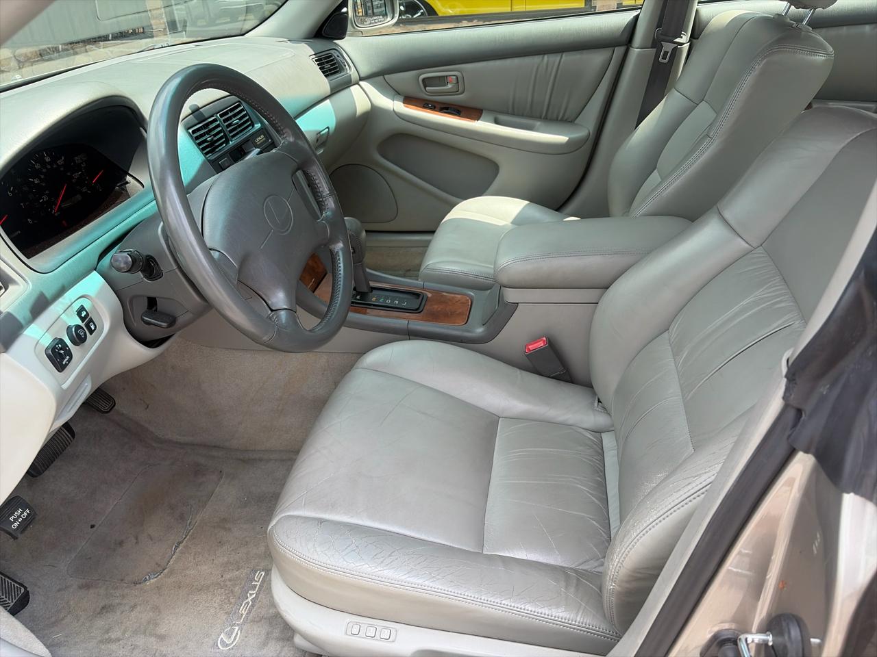 Lexus ES 300 Base 1997