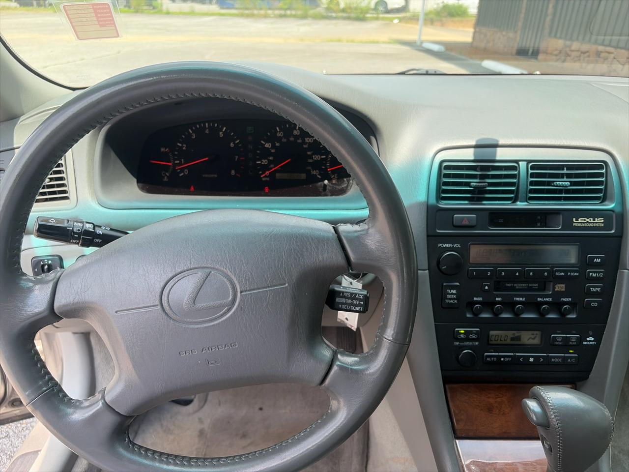 Lexus ES 300 Base 1997