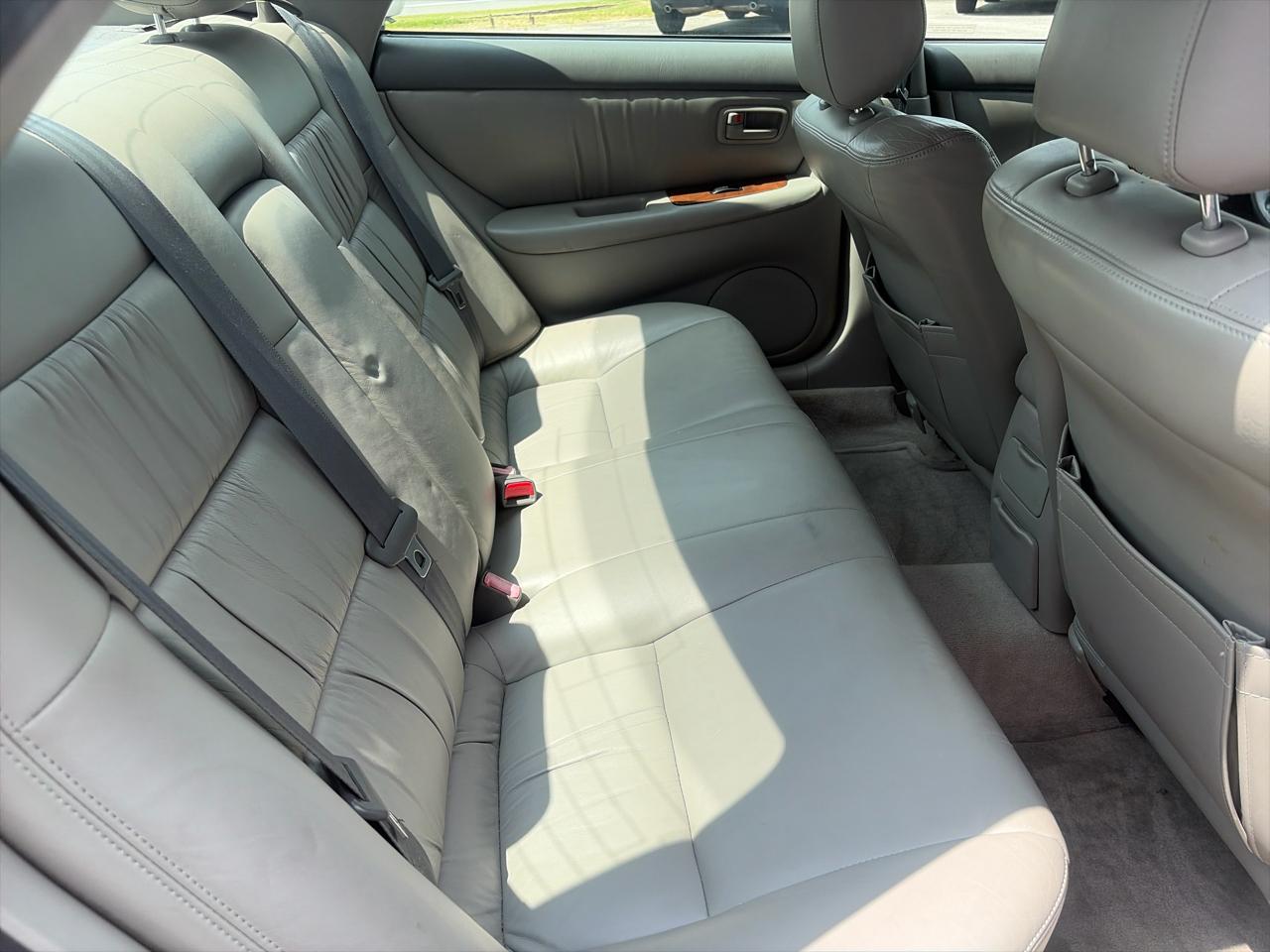 Lexus ES 300 Base 1997