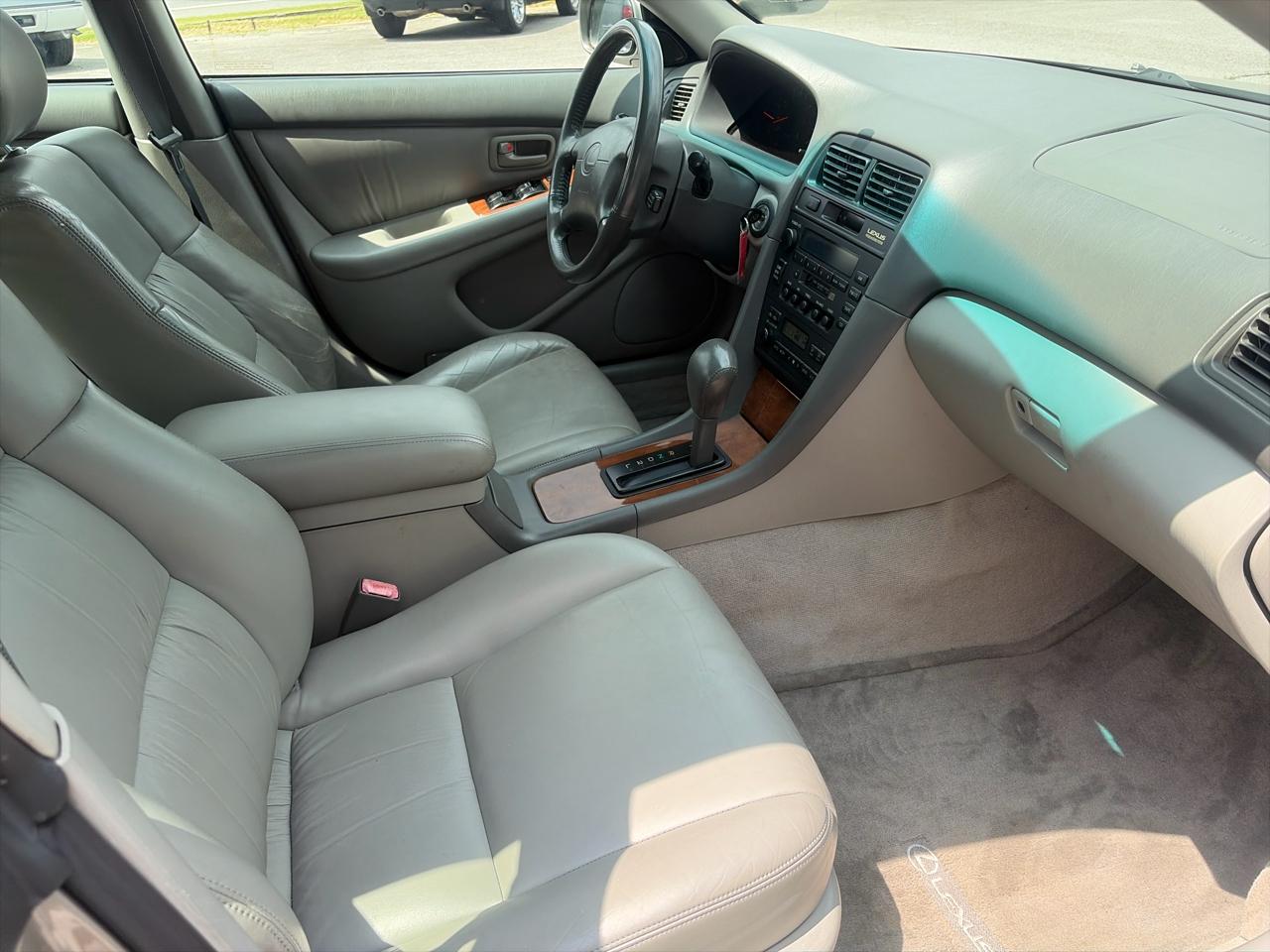 Lexus ES 300 Base 1997